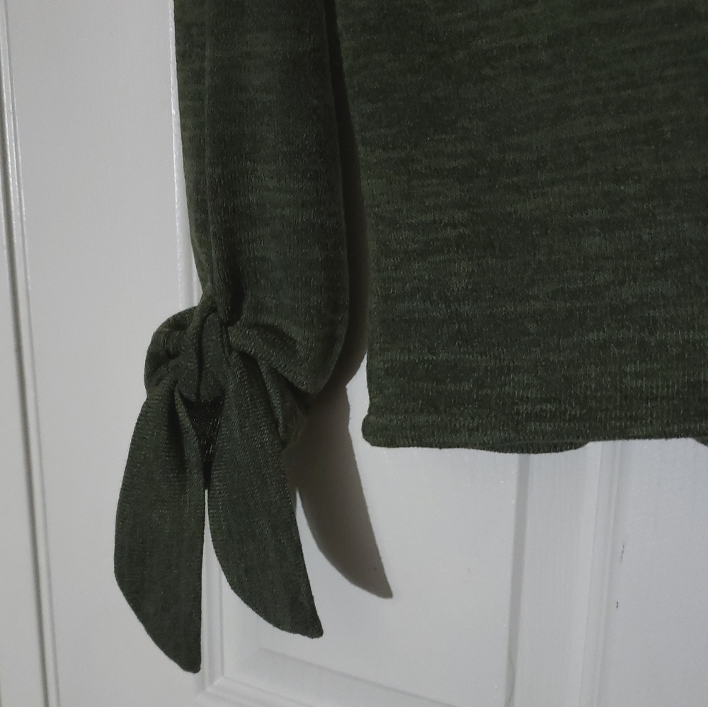 Olive tie-sleeve top - Picture 3 of 4